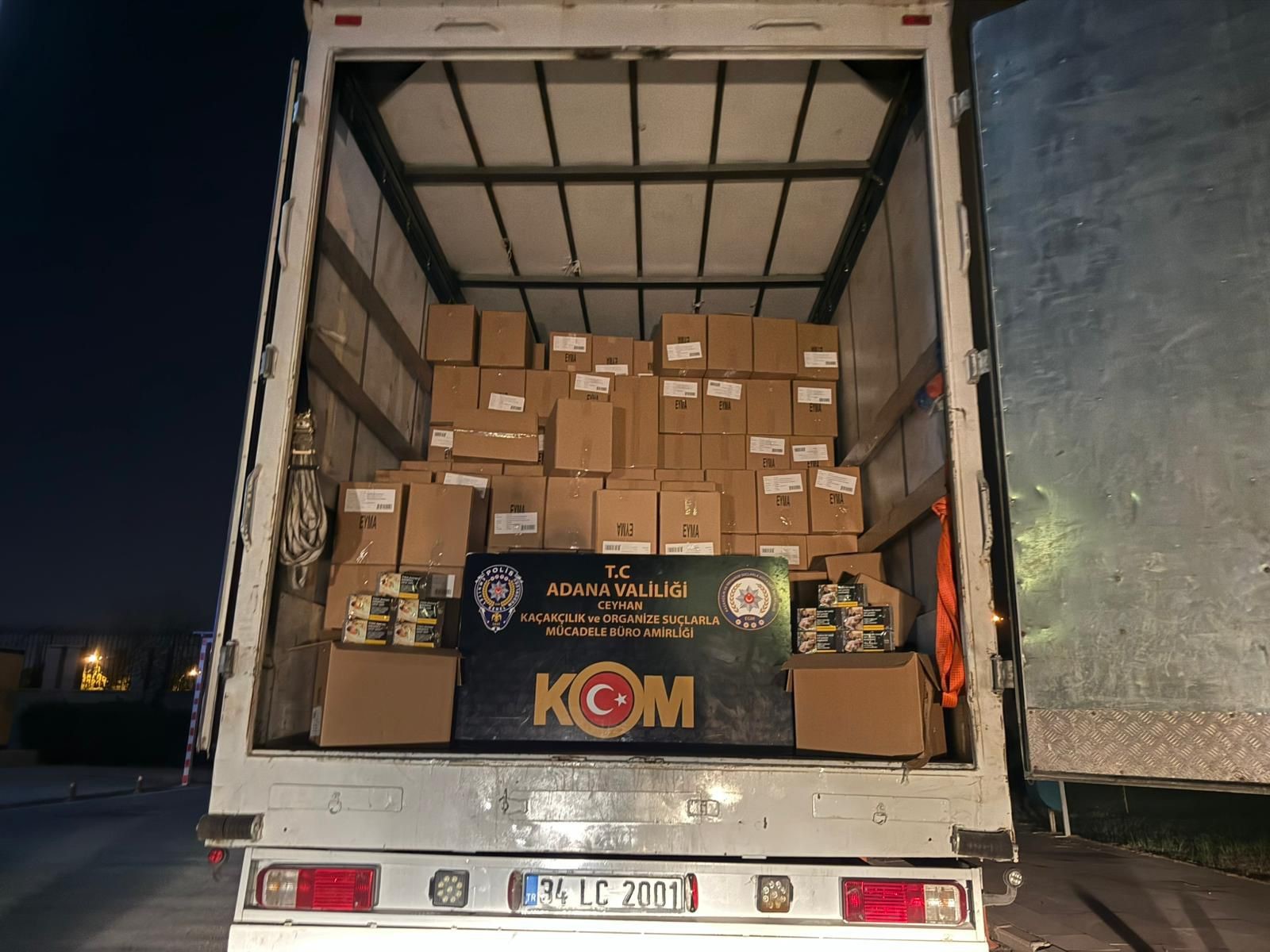 Evden eve taşımacılık yapılan kamyonda 7 milyon adet kaçak makaron çıktı