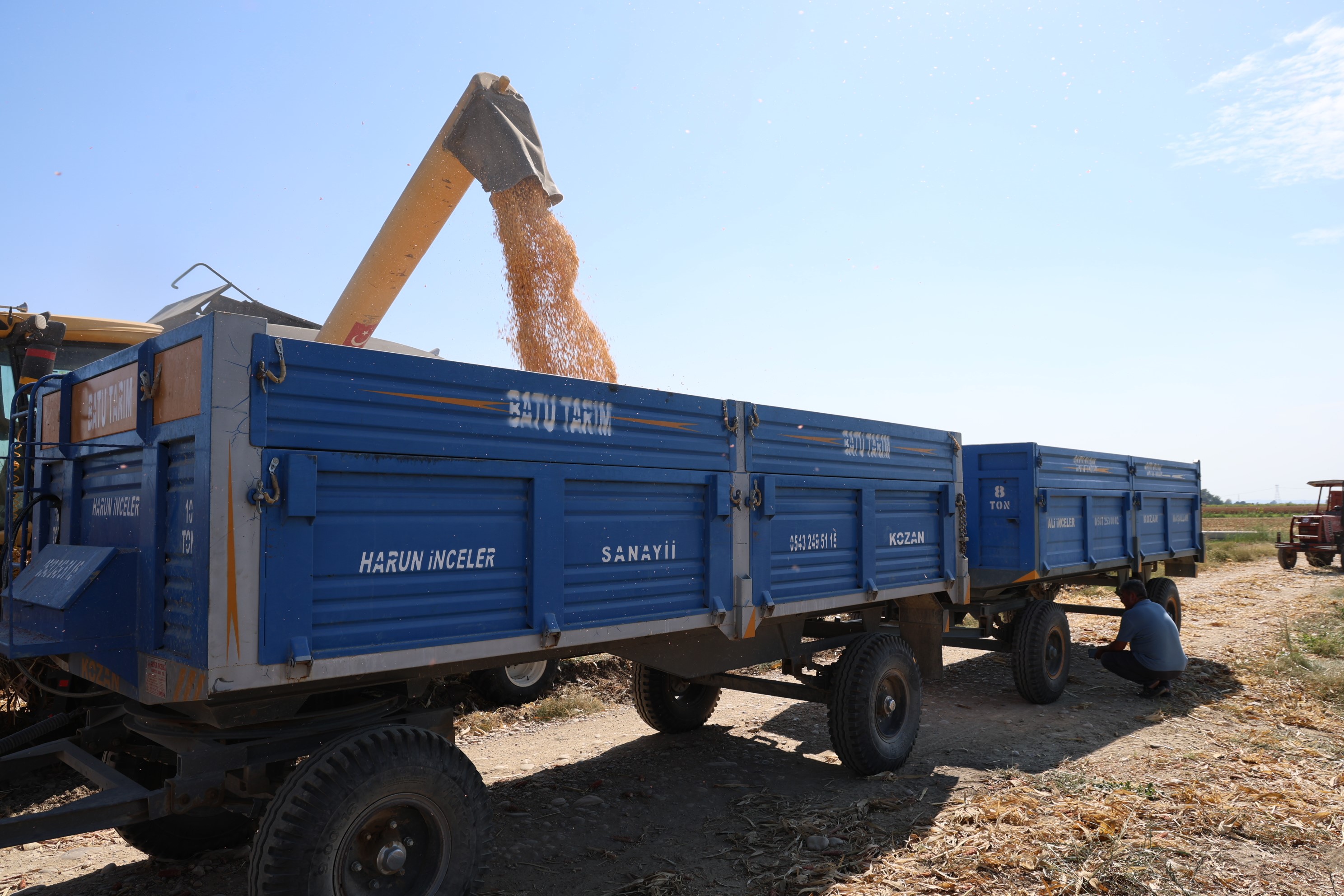 Adana'da aşırı sıcaklarda üreticilerin zorlu mesaisi