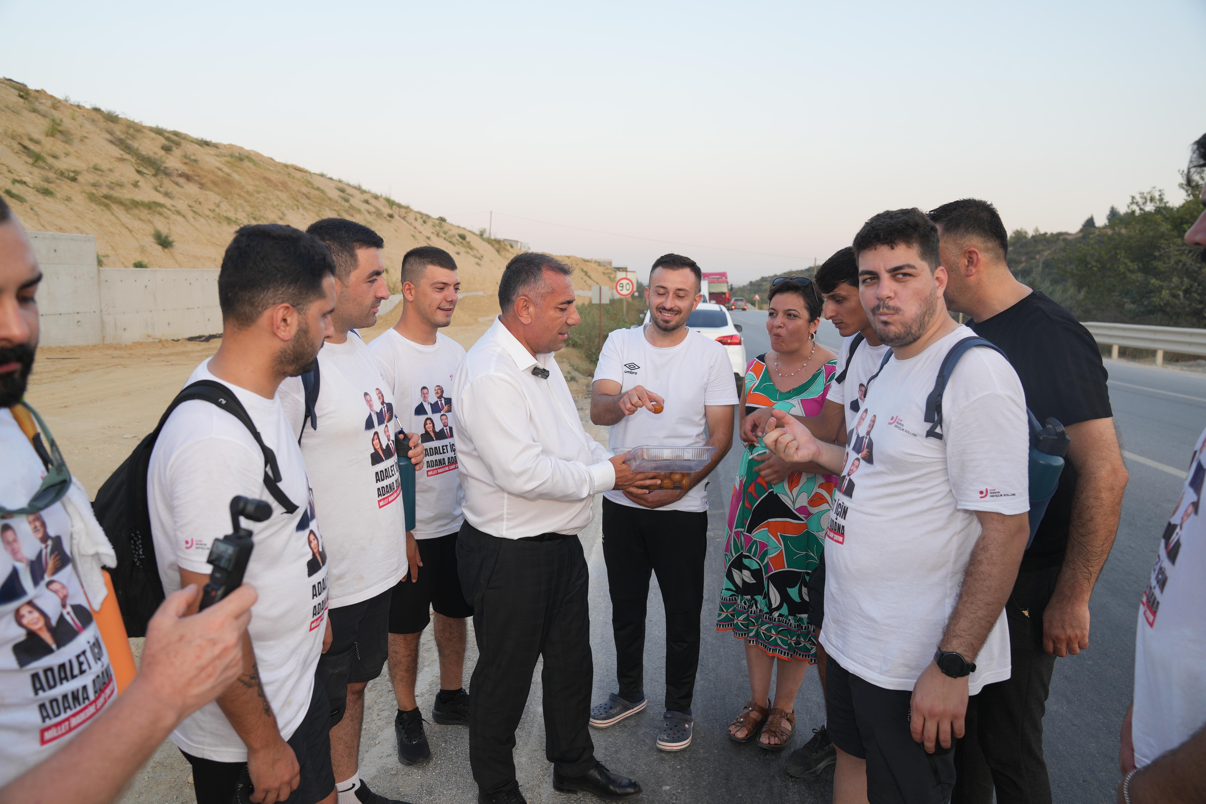 Güngör Geçer’den Özgürlük Yürüyüşü’ndeki gençlere destek