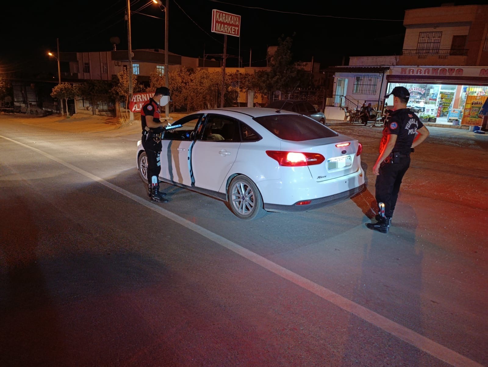 Aranan 2 şahıs yakalandı, 18 araç ile 9 motosiklet trafikten men edildi