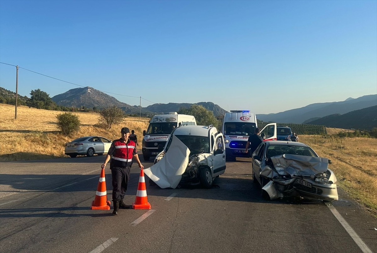 Isparta'da 1 ölümle sonuçlanan trafik kazası! CHP Adana İl Başkan Yardımcısı yaralandı!