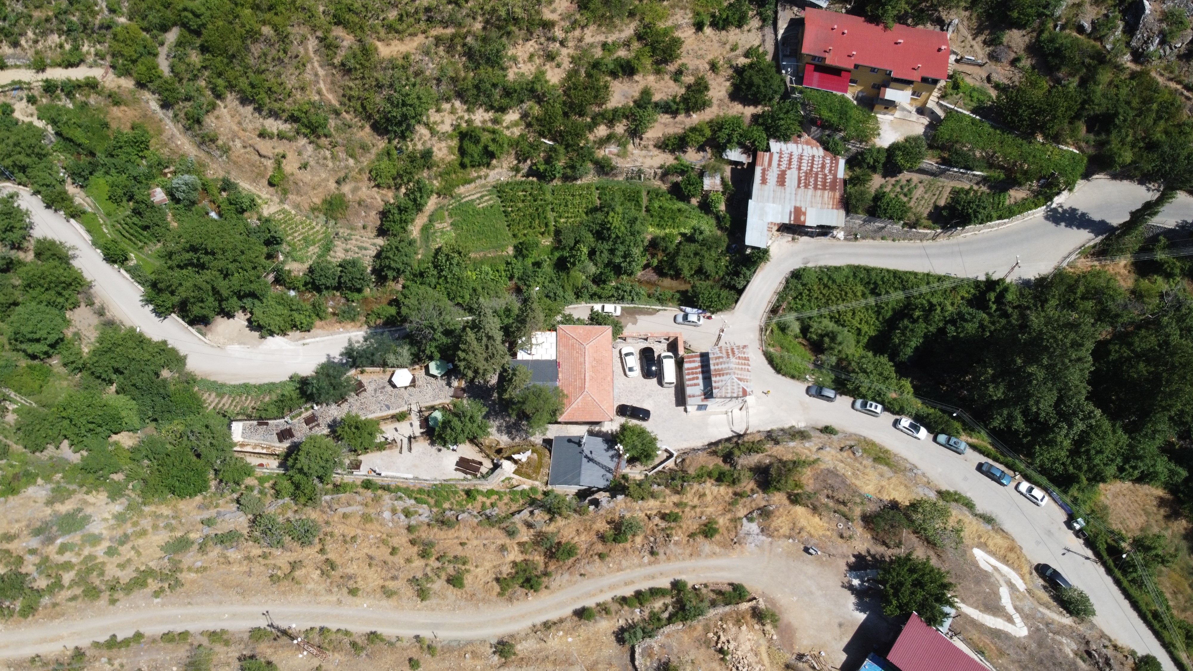 Adana'da sıcaklardan kaçanlar Saimbeyli'ye akın etti