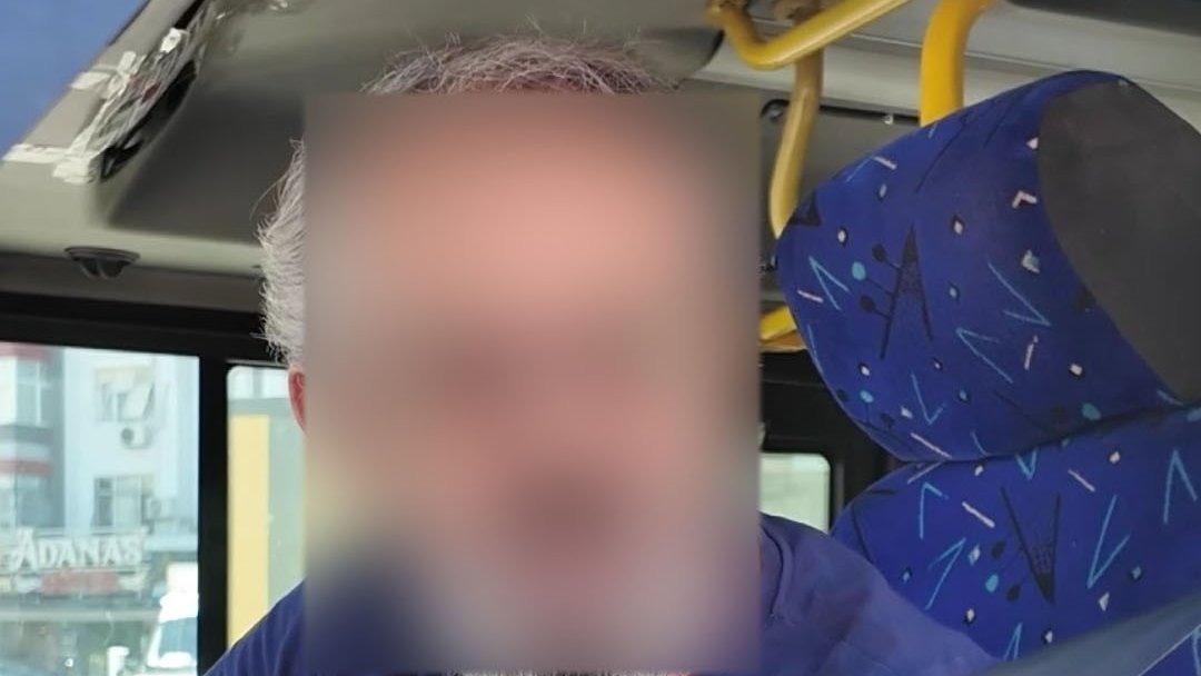 Trafikte hem telefonla konuştu hem kemer takmadı! Trafik polisleri ceza yazdı!