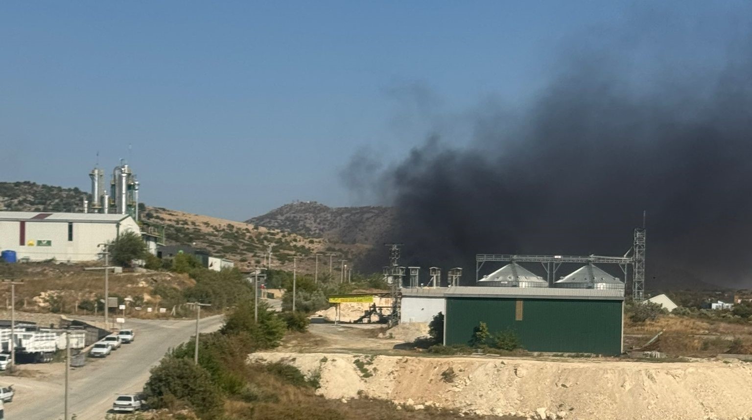 Adana'da, etil alkol üretim tesisinde yangın!