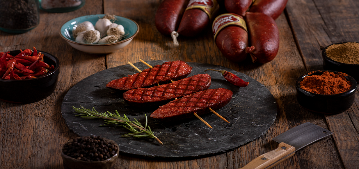 Adana'da yemek sektörü akıllanmıyor! Dana eti diye kanatlı et yedirmişler! İşte o firma!