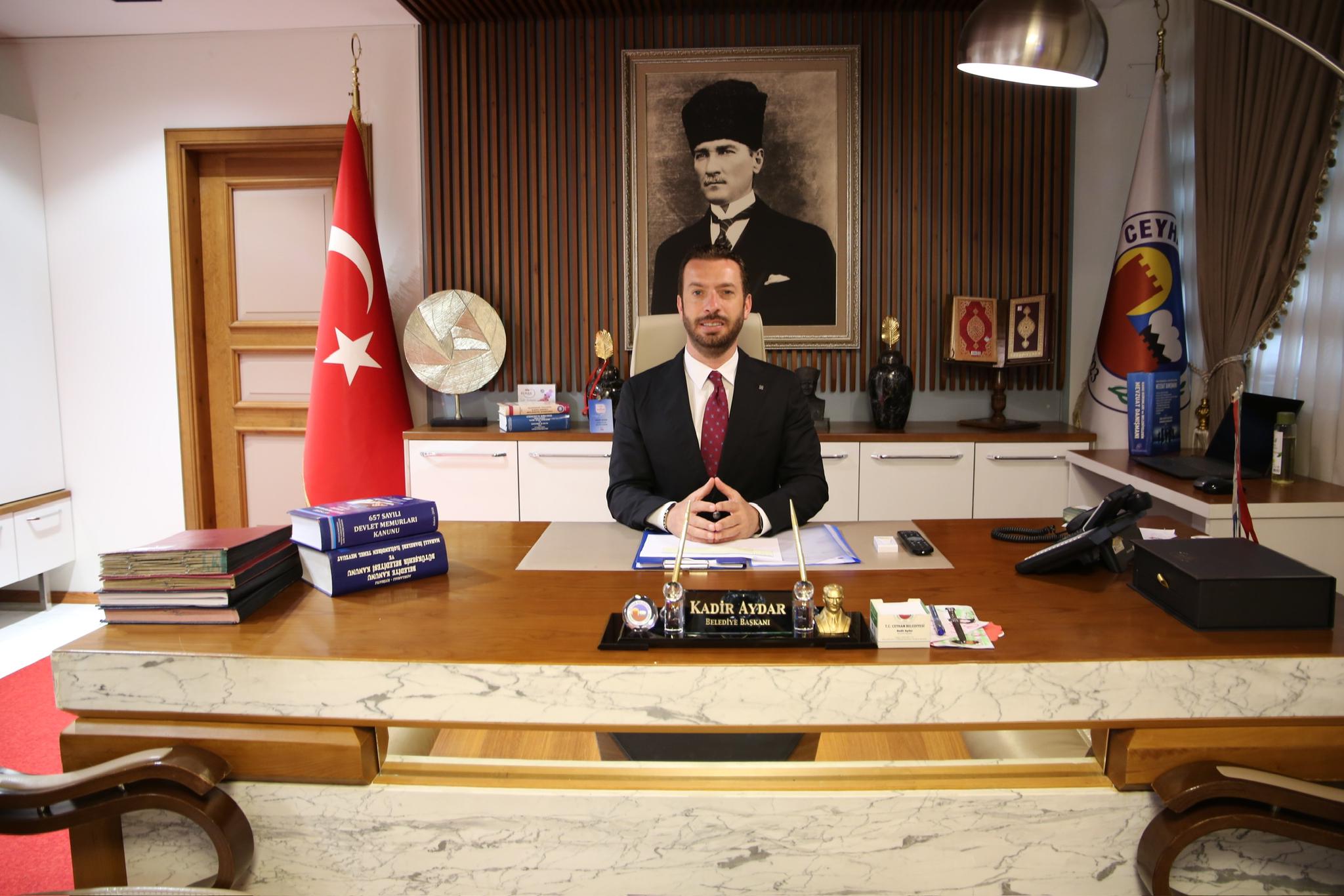 Ceyhan Belediye Başkanı ⁠Kadir Aydar'a mektup yağmuru