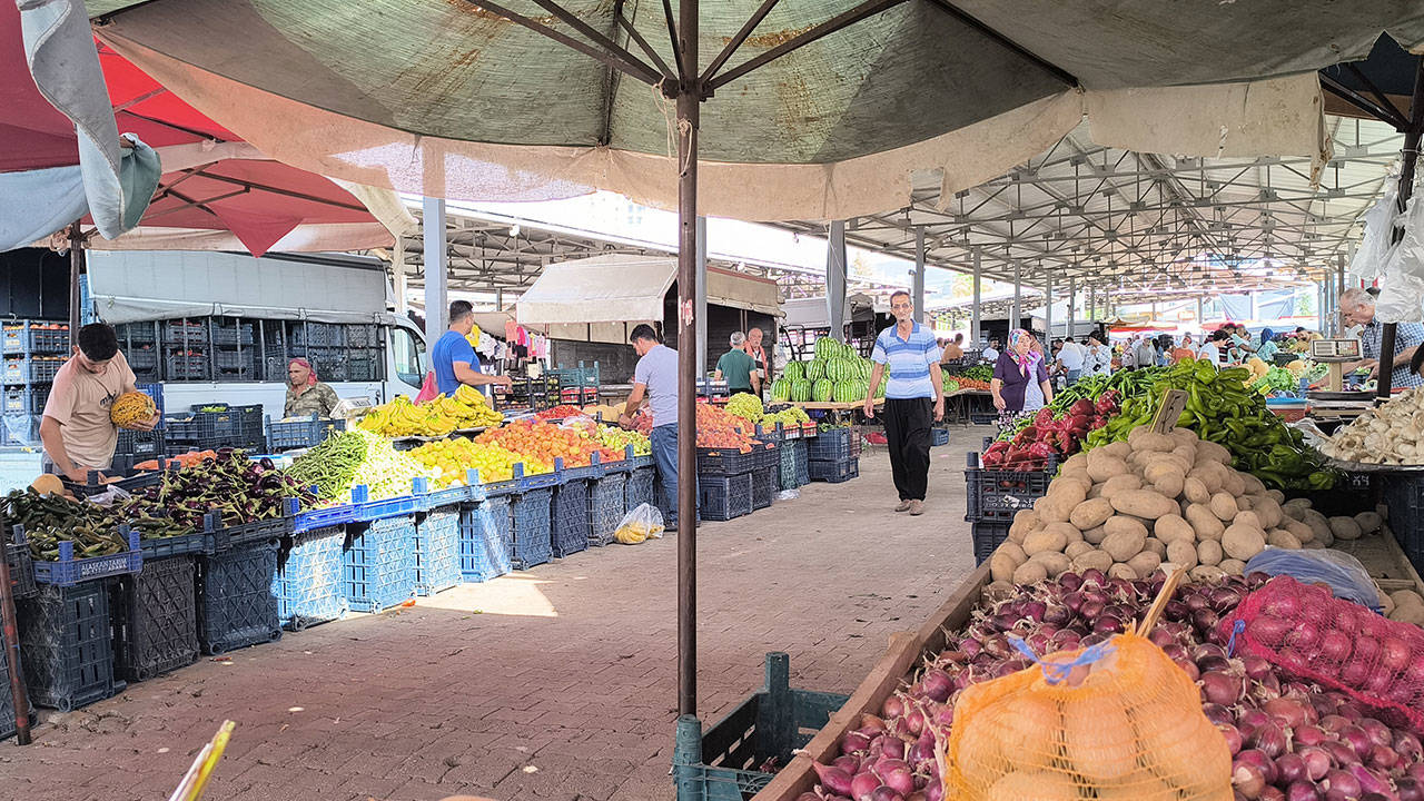 Adana Kozan’da pazar yangın yeri: "Hayat bitmiş, ölmüşüz ağlayanımız yok"