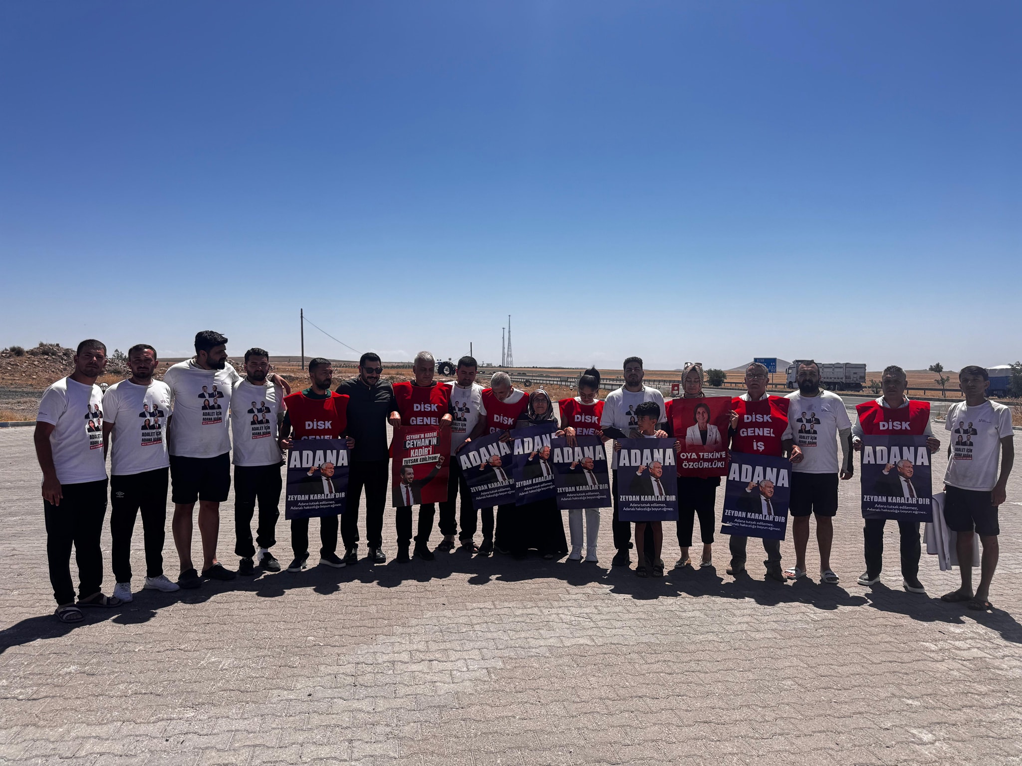 Adalet yürüyüşüne çıkan gençlere destek oldular