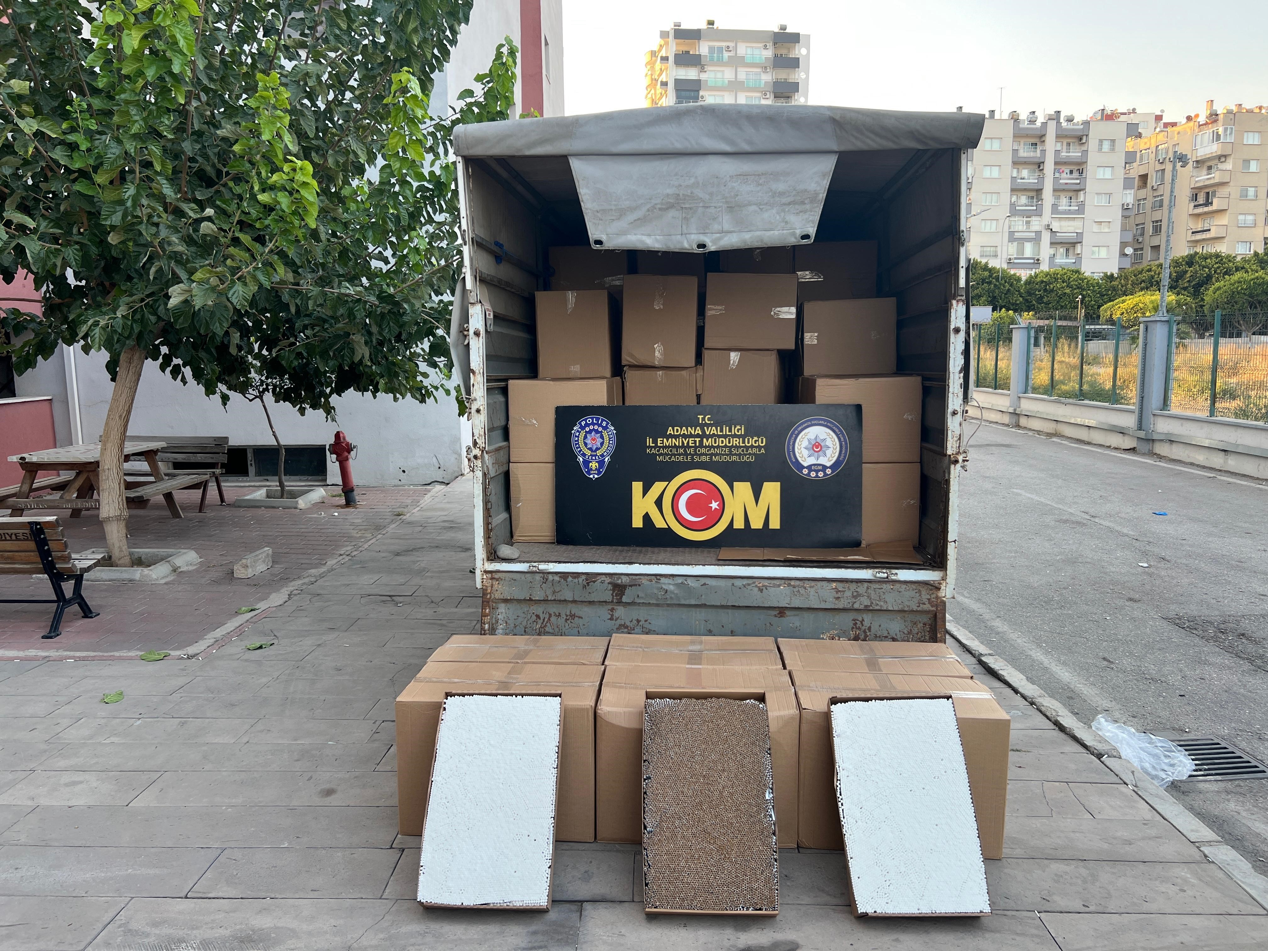 Adana'da 6 milyonluk kaçak doldurulmuş sigara ele geçirildi