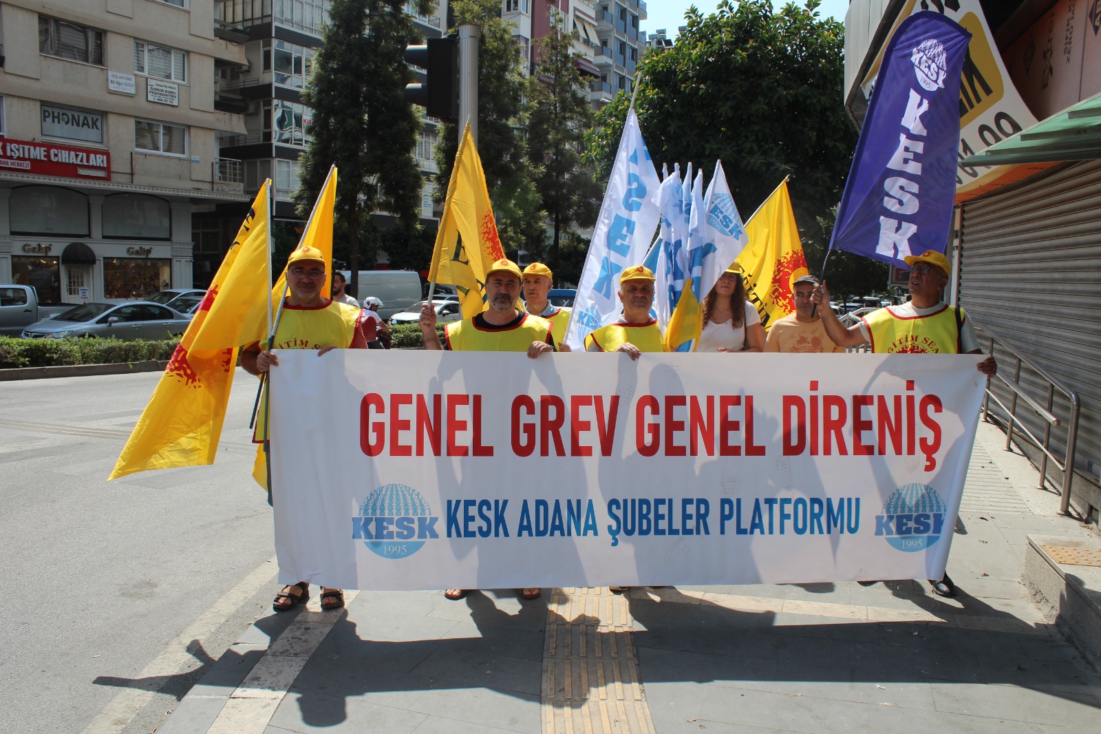 KESK Adana Şubeler Platformu'na bağlı sendikalar, iş bırakarak alanlara çıktılar!