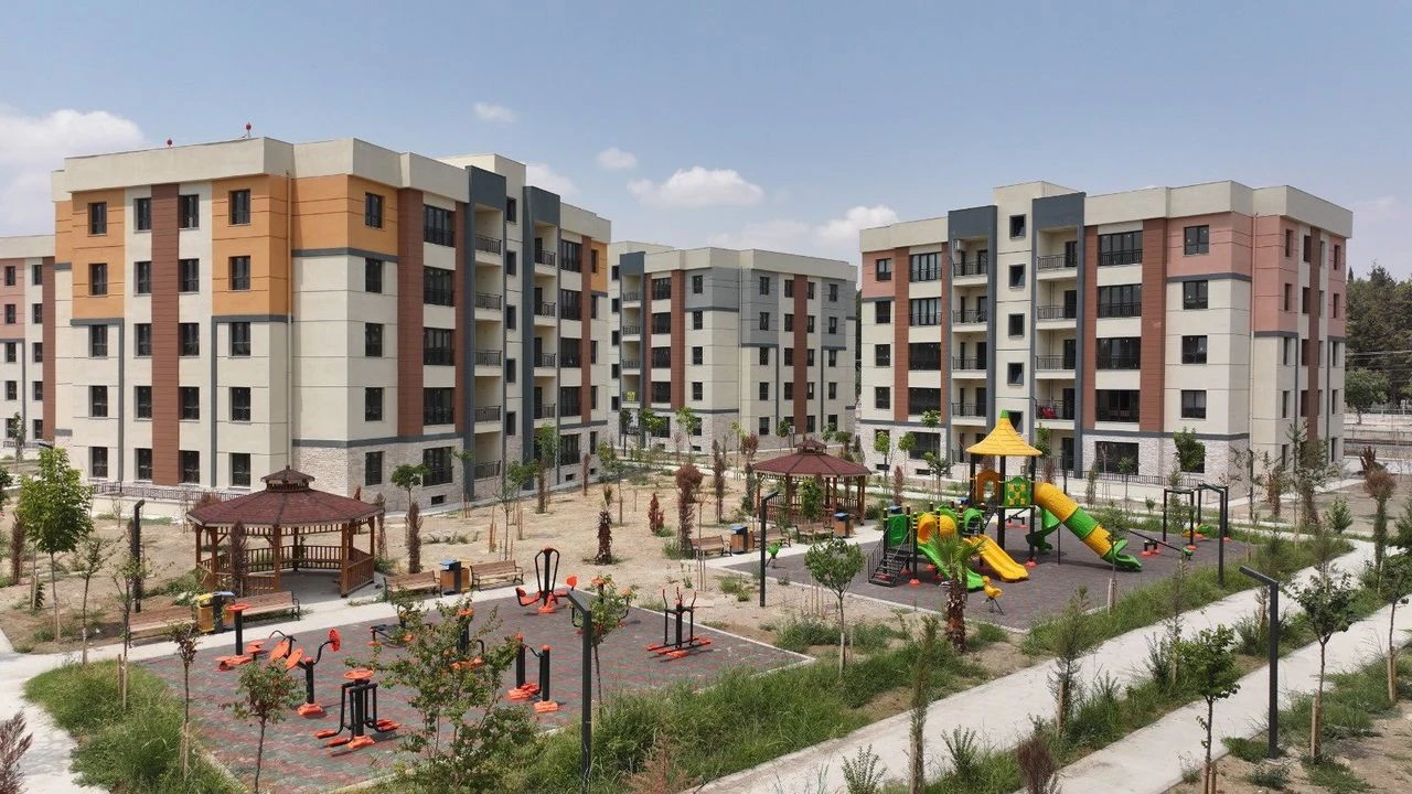 Adana’da, 7 Bin 307 aile yeni evlerine kavuştu