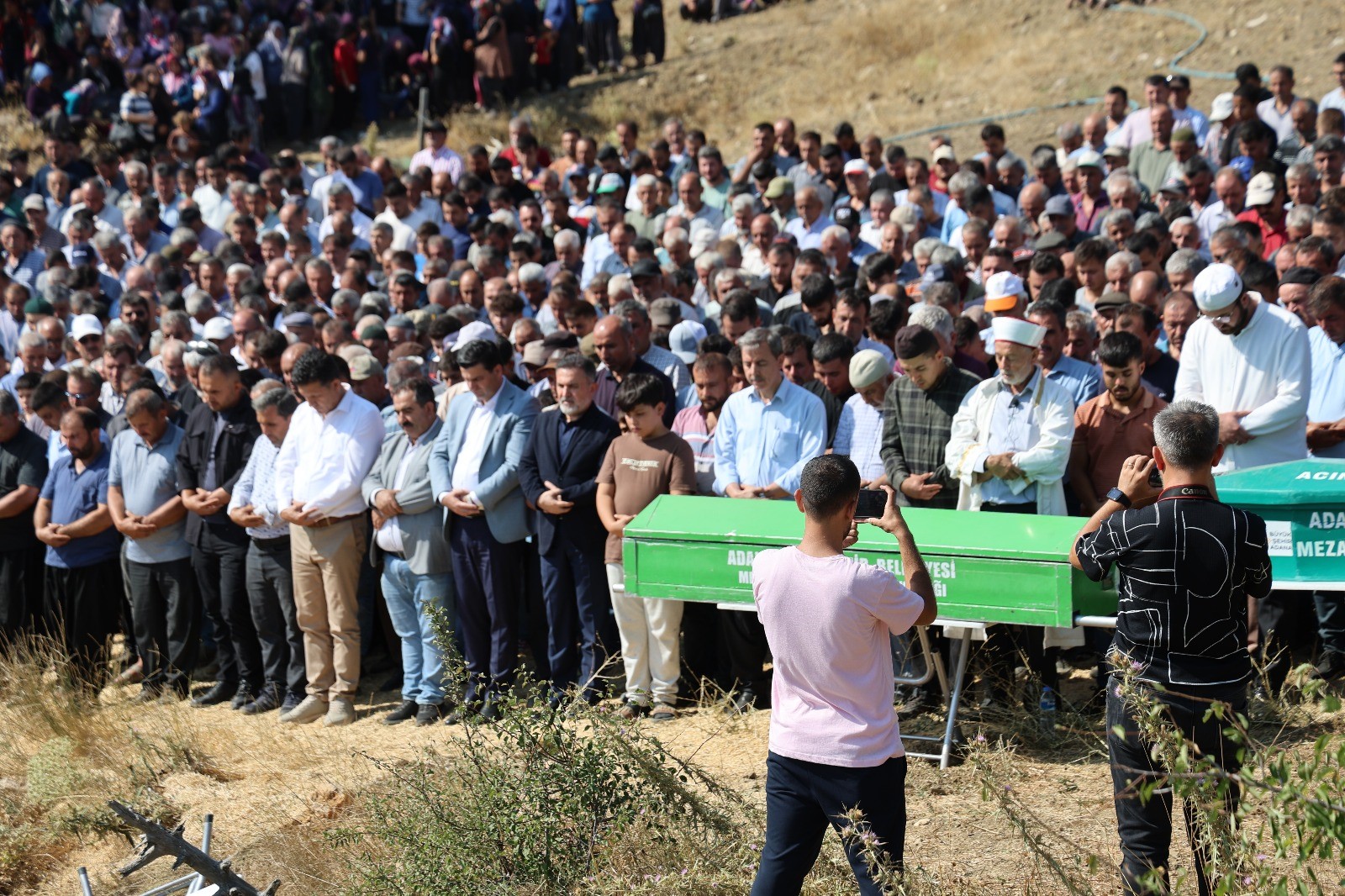 Feci kazada hayatını kaybeden 1'i bebek 5 kişi son yolculuğuna uğurlandı   