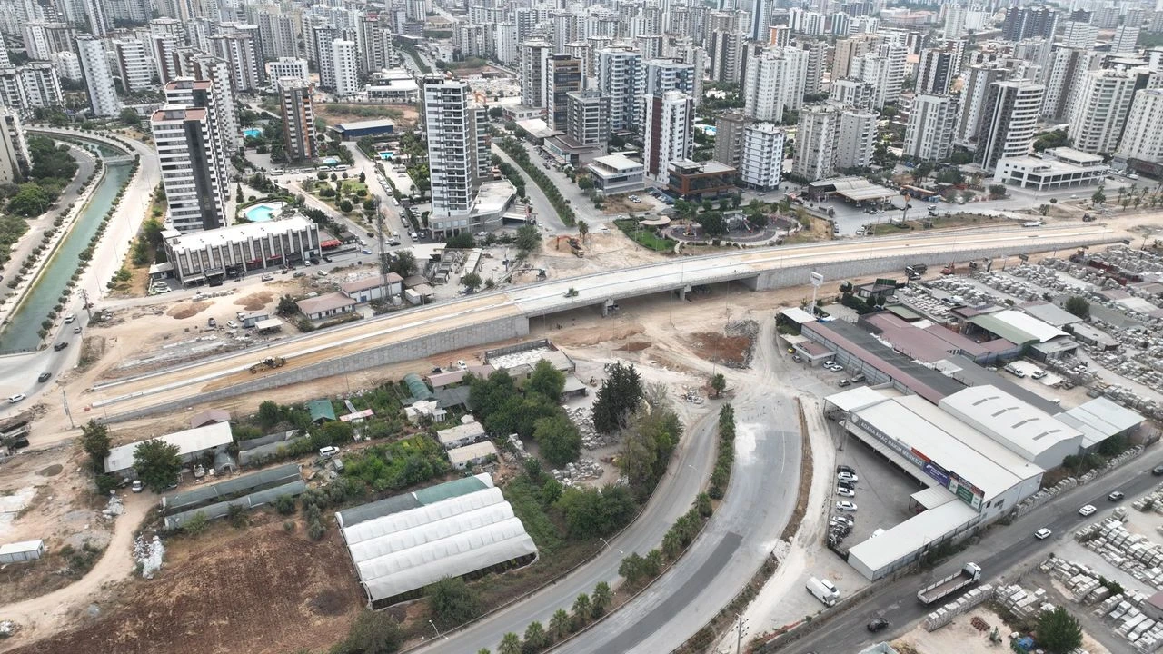 Adana'da bir üst geçit daha hizmete giriyor