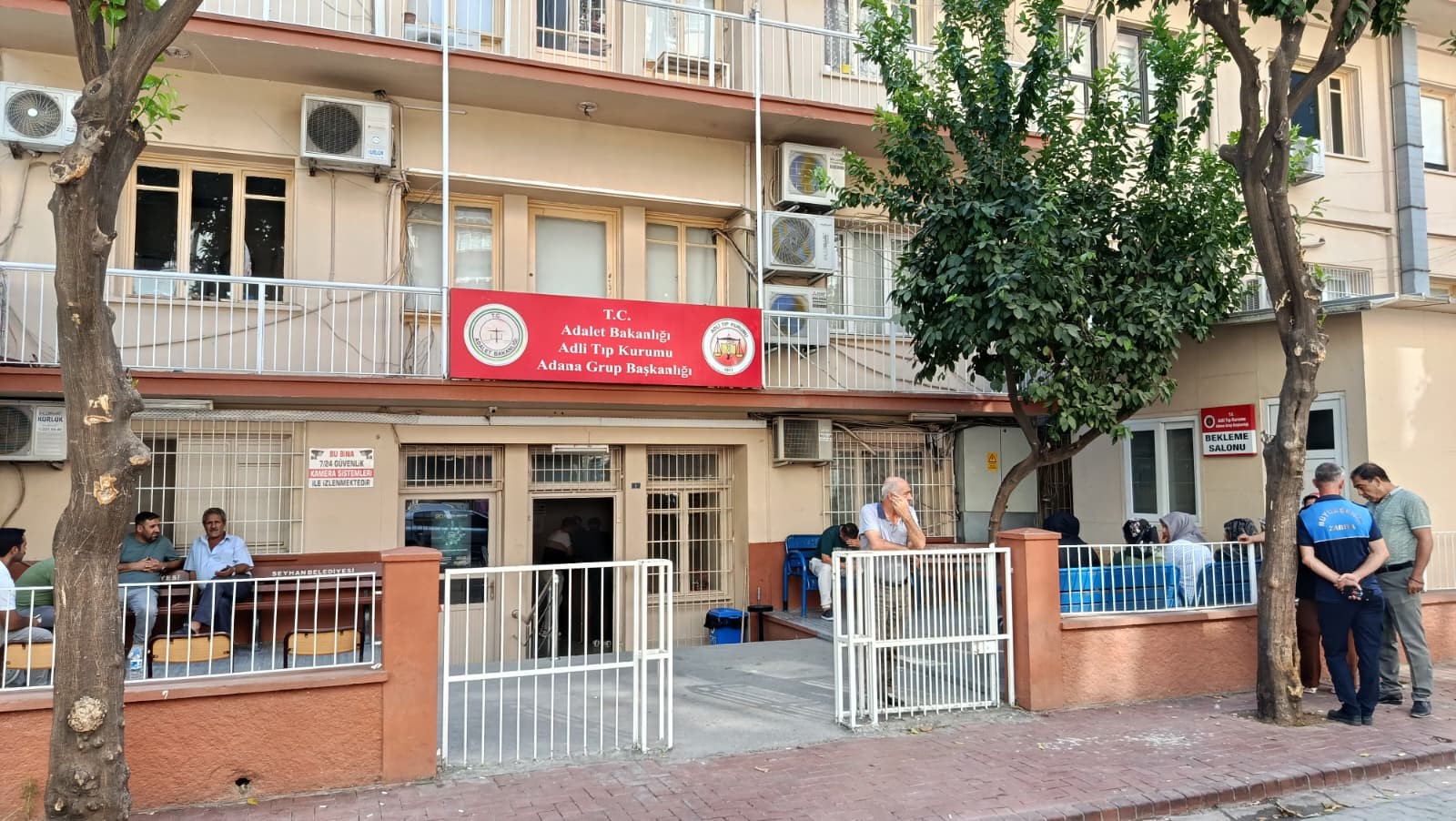 Adana'da sokak ortasında silahlı saldırı: 1 kişi hayatını kaybetti