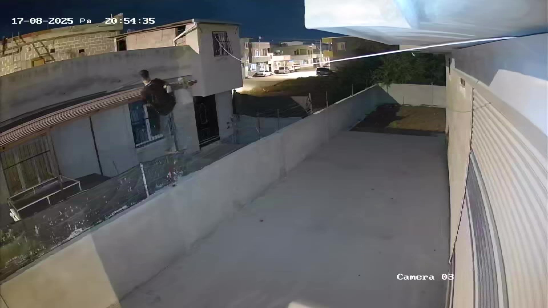 Çatıdan tırmanıp hırsızlık yaptı, yakalanınca "Hatırlamıyorum" dedi