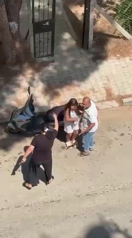 Böyle anne olur mu ? kızını bıçakla kovaladı