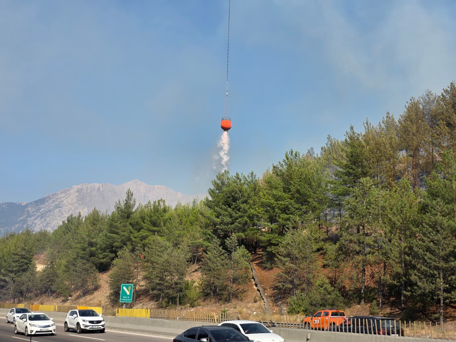 Aracın neden olduğu orman yangını kontrol altına alındı   