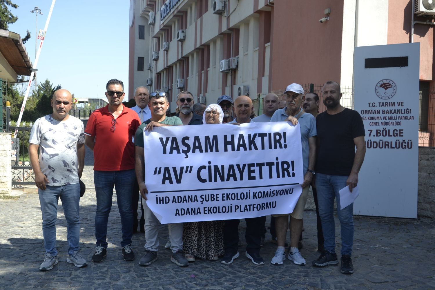 Adana’da, 31 dağ keçisinin “av turizmi” kapsamında ihaleyle avlanmasına tepki gösterildi