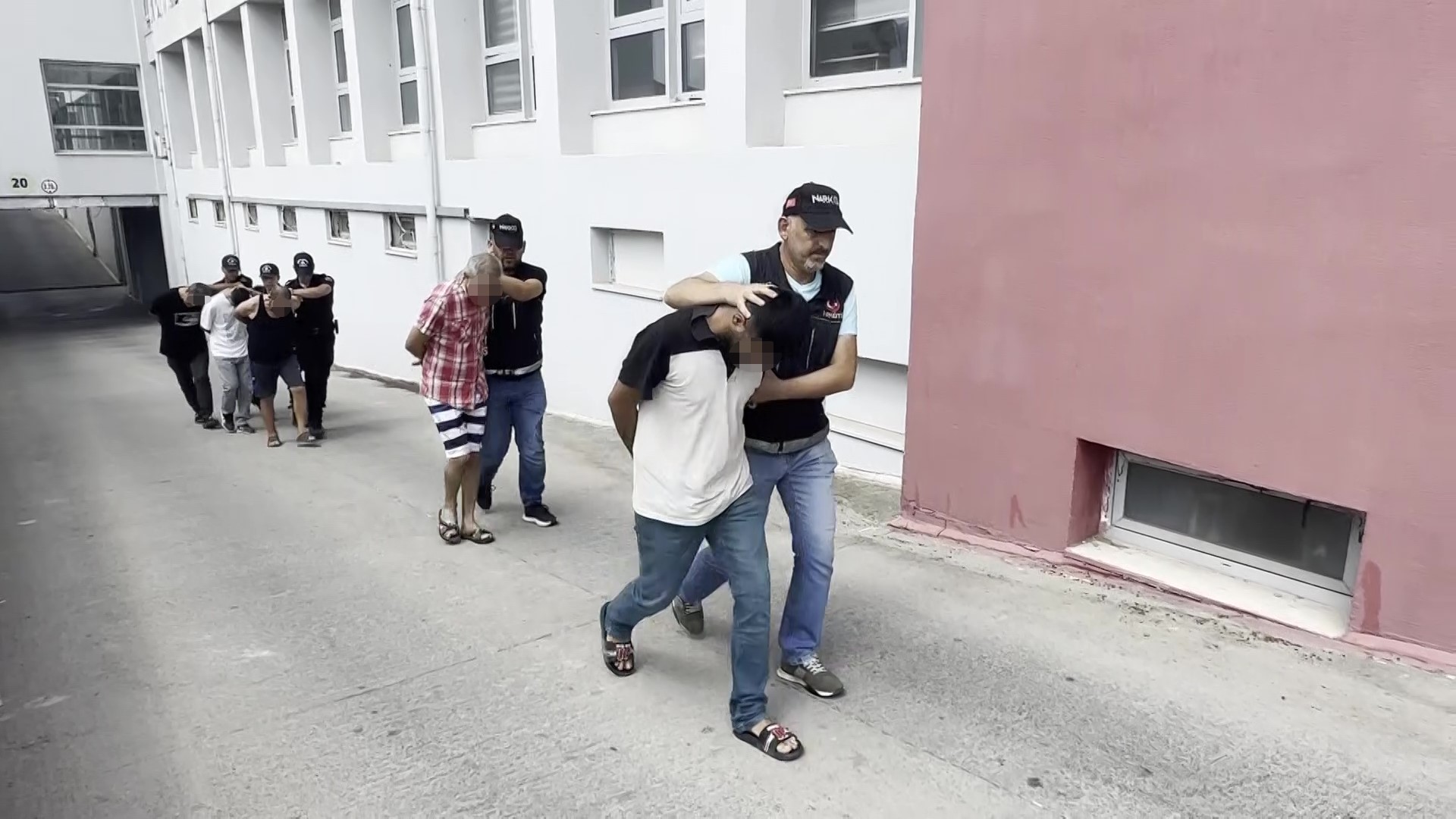 Torbacılardan pişkin savunma: "Satıcı değil, bağımlıyız"