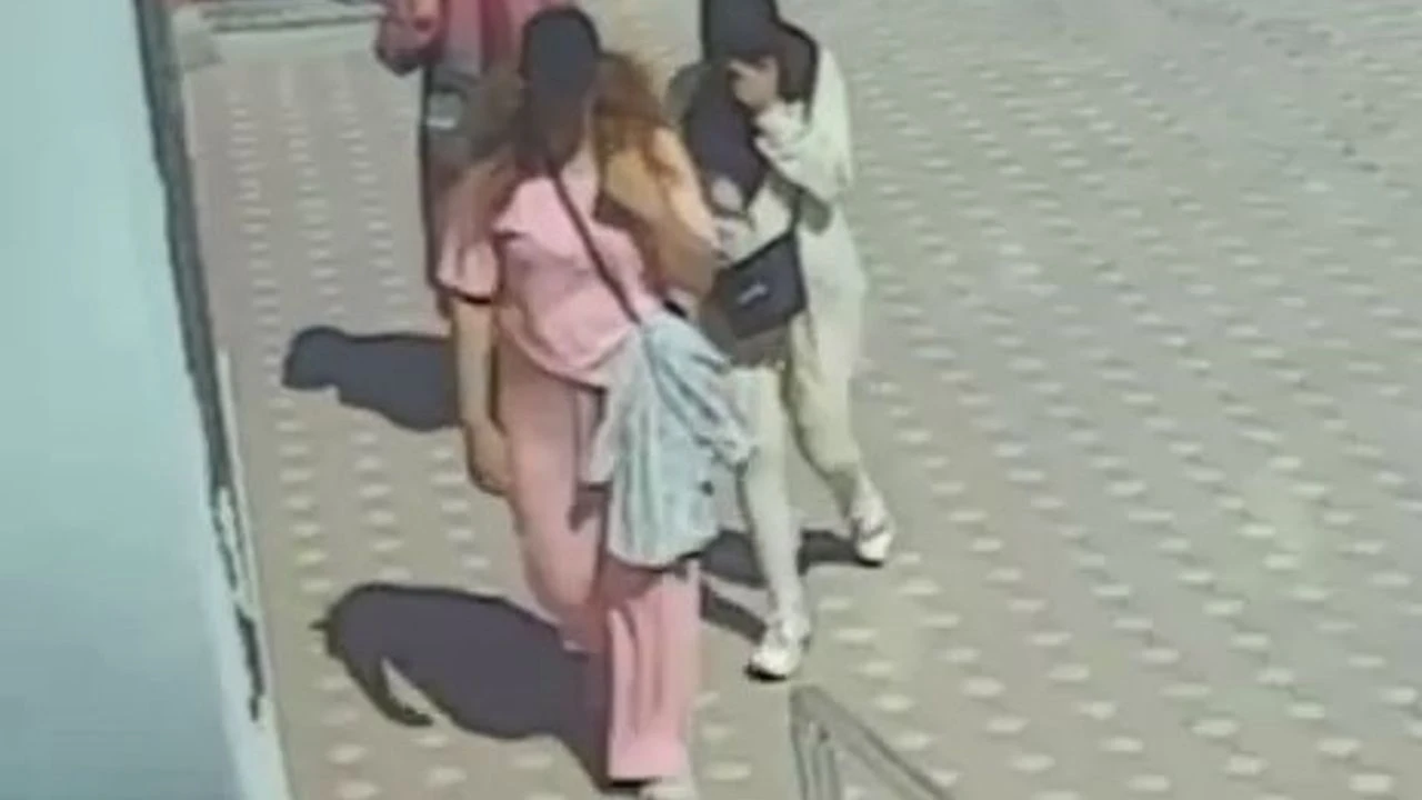 Kapı kırıp eve giren kadın hırsızlar, 200 bin liralık altın çaldı