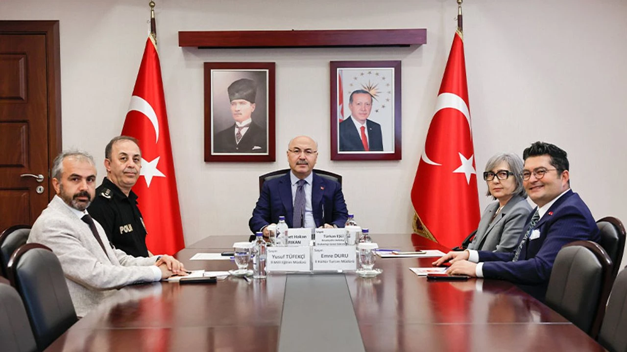 Adana’da kafe kütüphaneler kapatılacak mı?