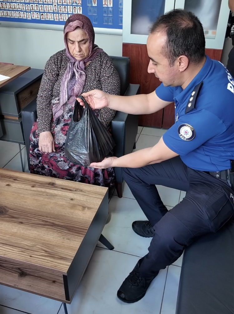 Kızı sürpriz yapınca annenin 500 bin TL'lik altını çöpe gitti