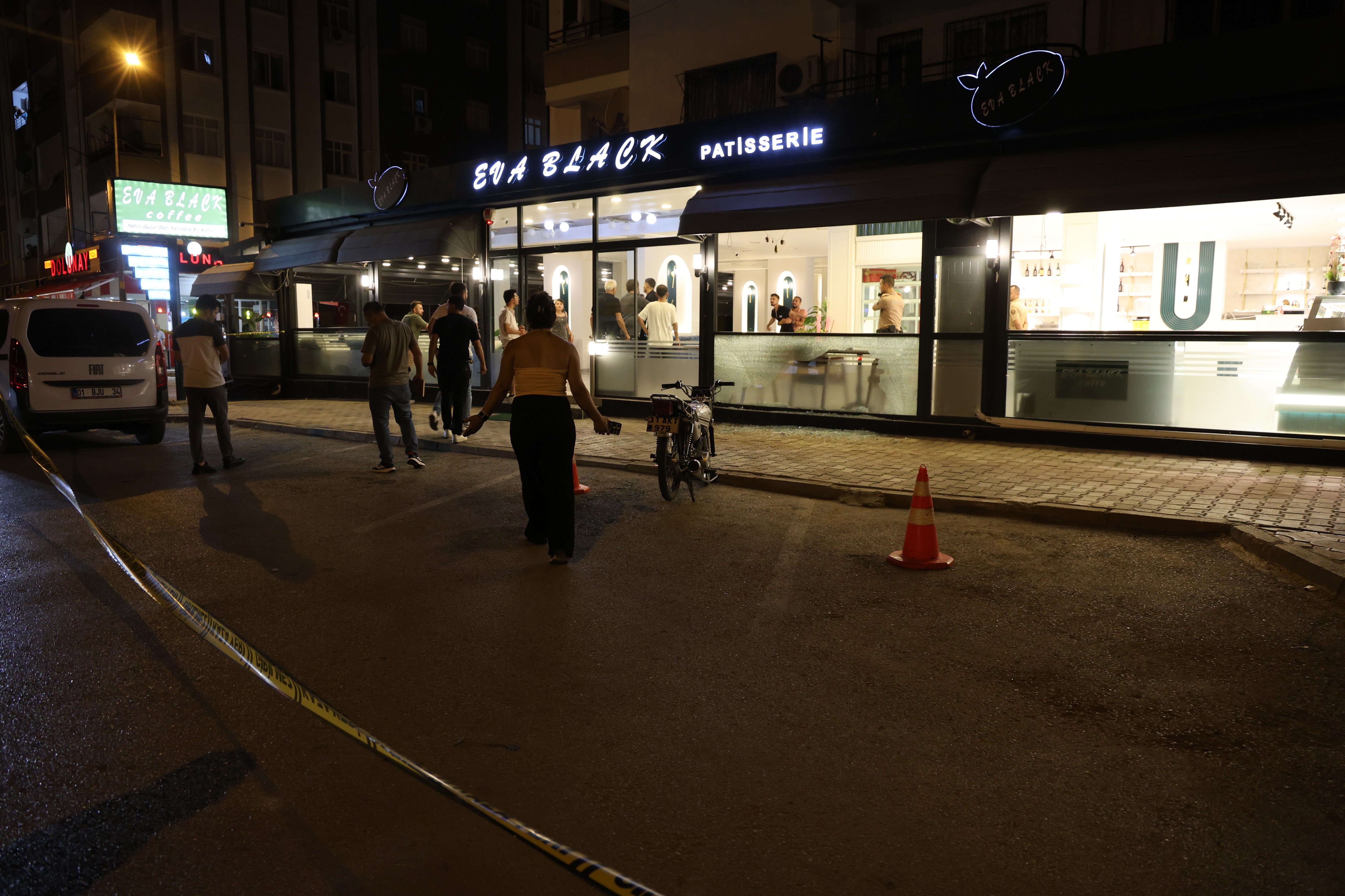 Kozan'da Cafe kurşunlayan 2 şüpheli gözaltına alındı.