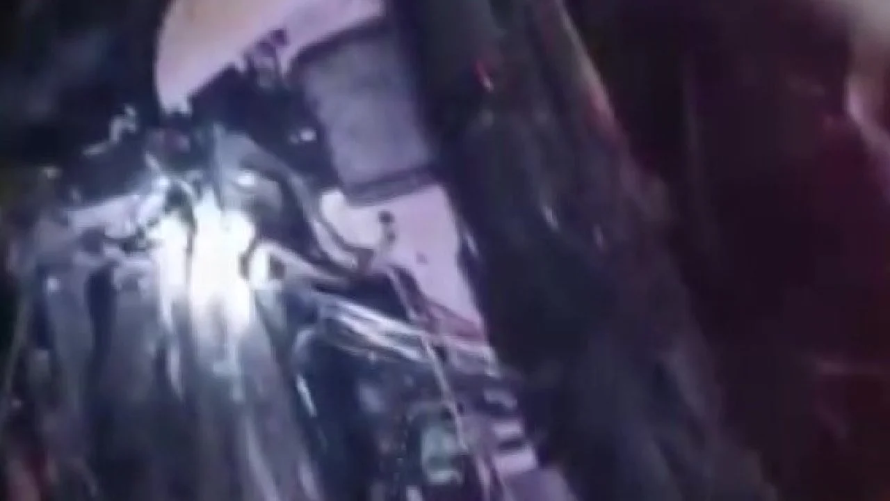 Kamyon şarampole devrildi: Sürücünün eşi hayatını kaybetti