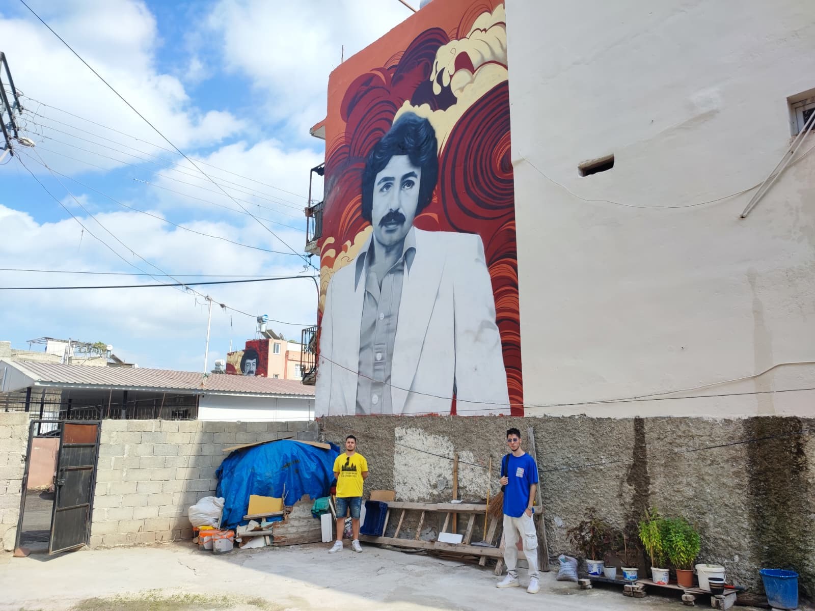 Ünlü sanatçılar Ferdi ve Müslüm'ün grafitileri büyüdükleri mahalleye çizildi