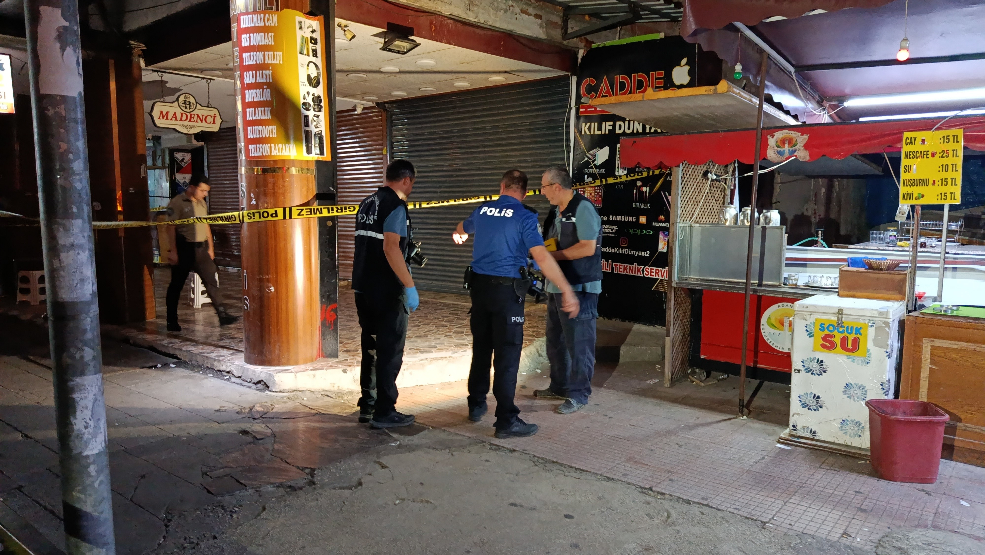 Motosikletli saldırganlar çay ocağını hedef aldı: 2 kişi yaralandı