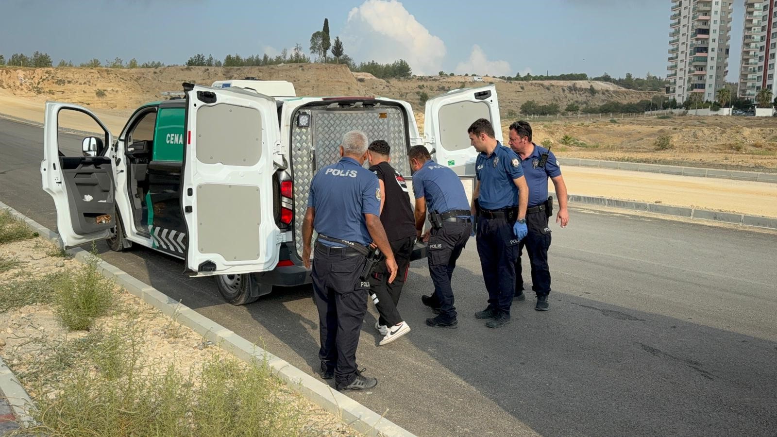 Adana'da yol kenarında ceset bulundu