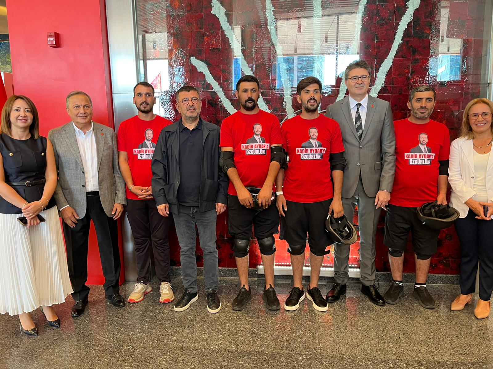 Kadir Aydar ve Tutuklu Başkanlar İçin Yola Çıkan “Özgürlük Pedalları” CHP Genel Merkez’de