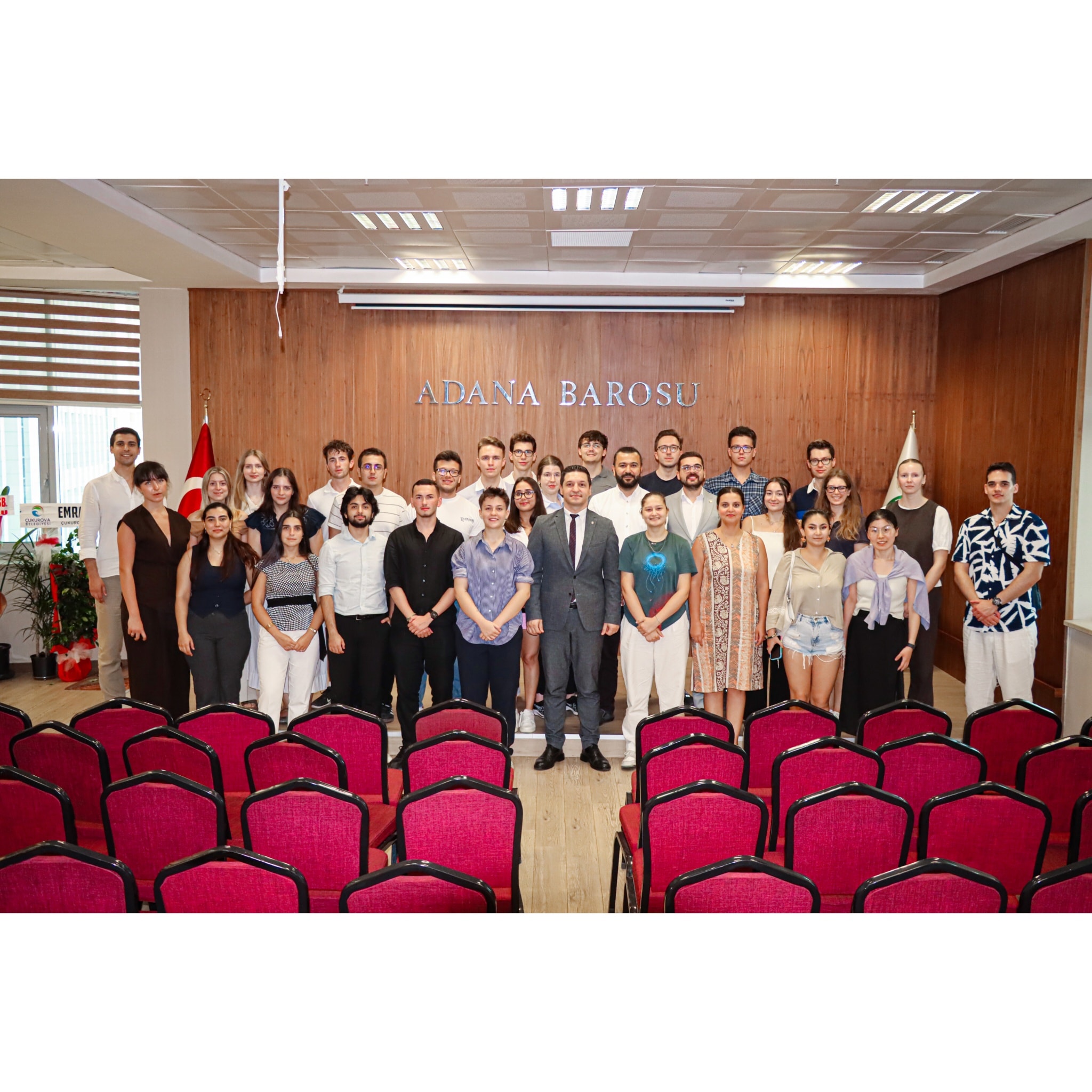 Uluslararası hukuk öğrencileri, Adana Barosu’nu ziyaret etti