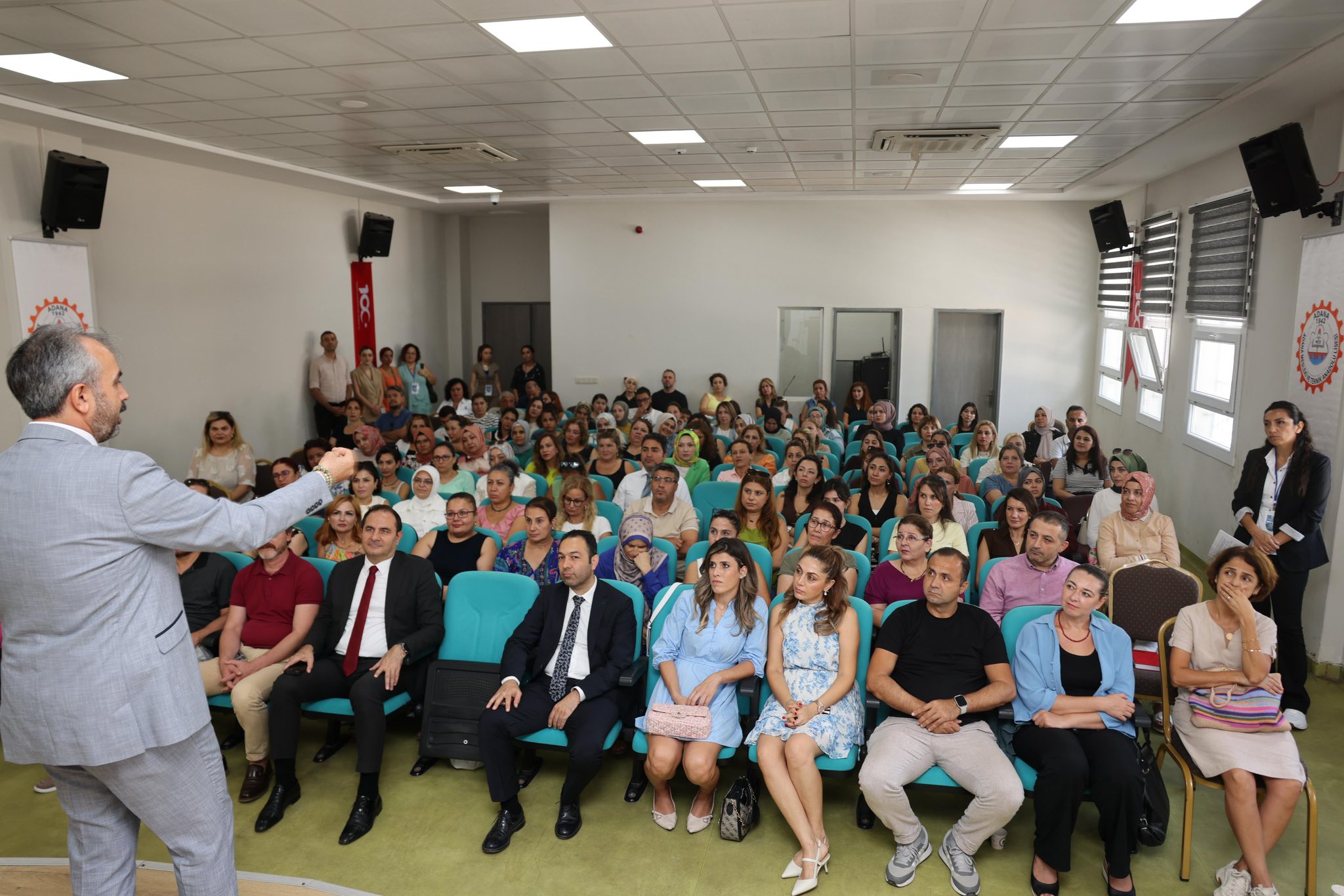 Öğretmenler, “Seyhan Atölyeleri”nde mesleki gelişim fırsatı buldu