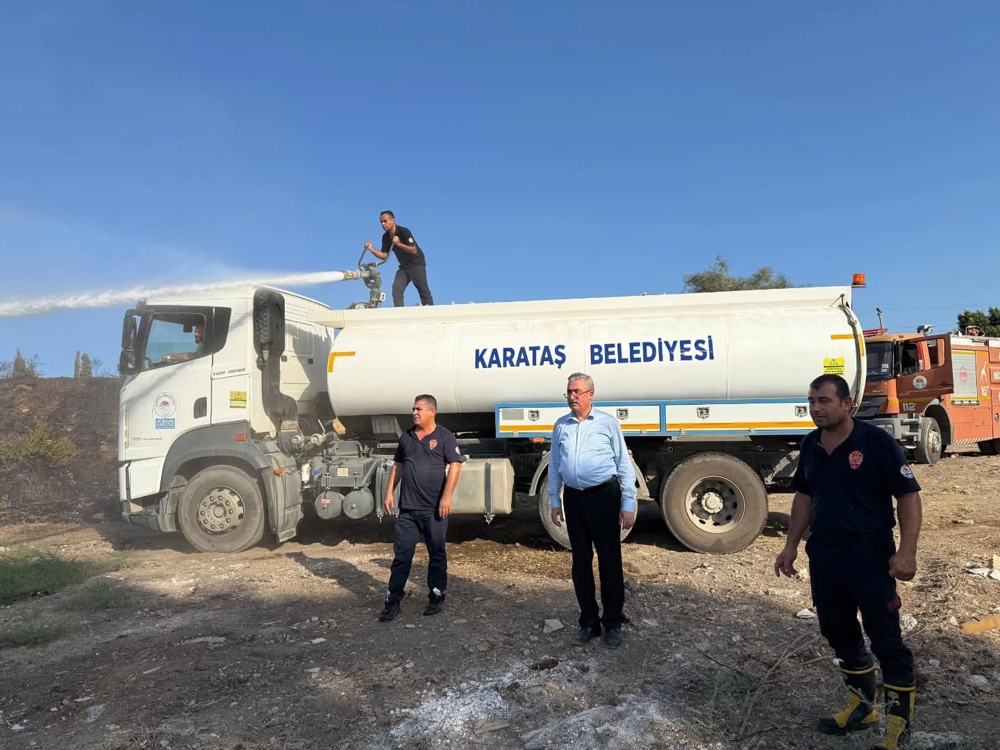 Karataş’ta çıkan yangın kısa sürede söndürüldü