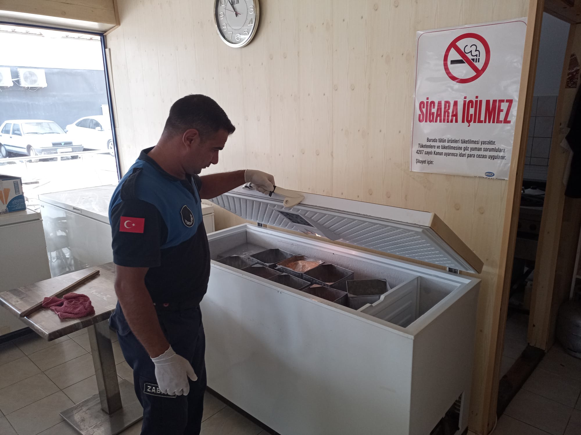 Yumurtalık'ta zabıta ekipleri, gıda işletmelerini denetlemeye devam ediyor