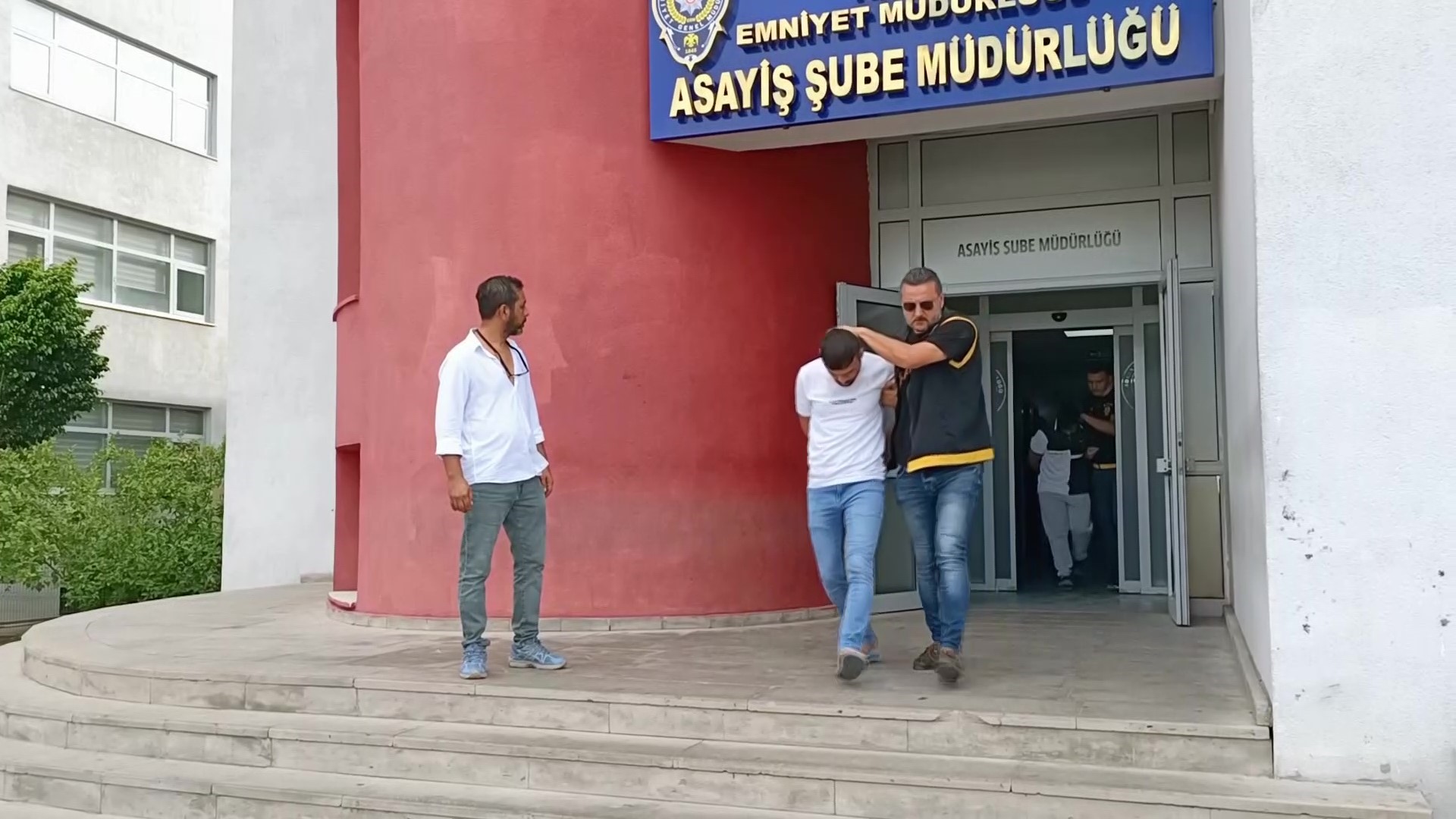 Adana'da hükümlülere şafak operasyonu: 5 kişi yakalandı