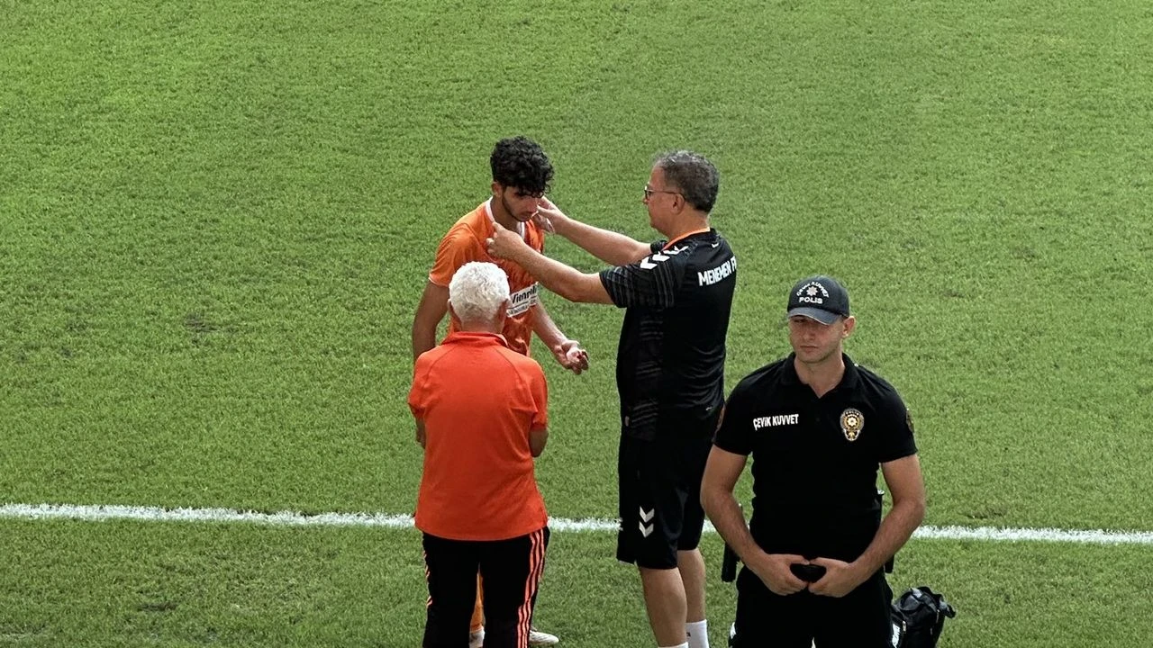 Adanaspor'da utanç tablosu! Sakatlanan futbolcuya rakip takım doktoru baktı!