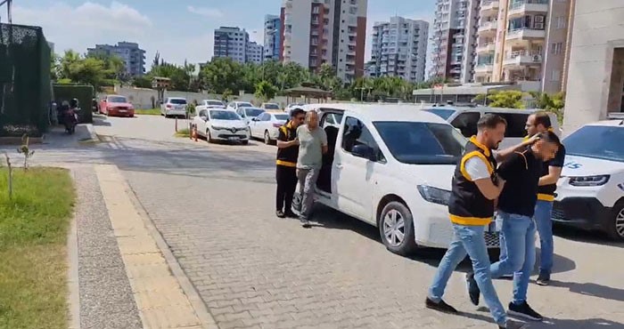 Adana'da 'çöpleri aşağı atmayın' diye uyaran temizlikçi dövüldü: Şüpheli baba oğul yakalandı
