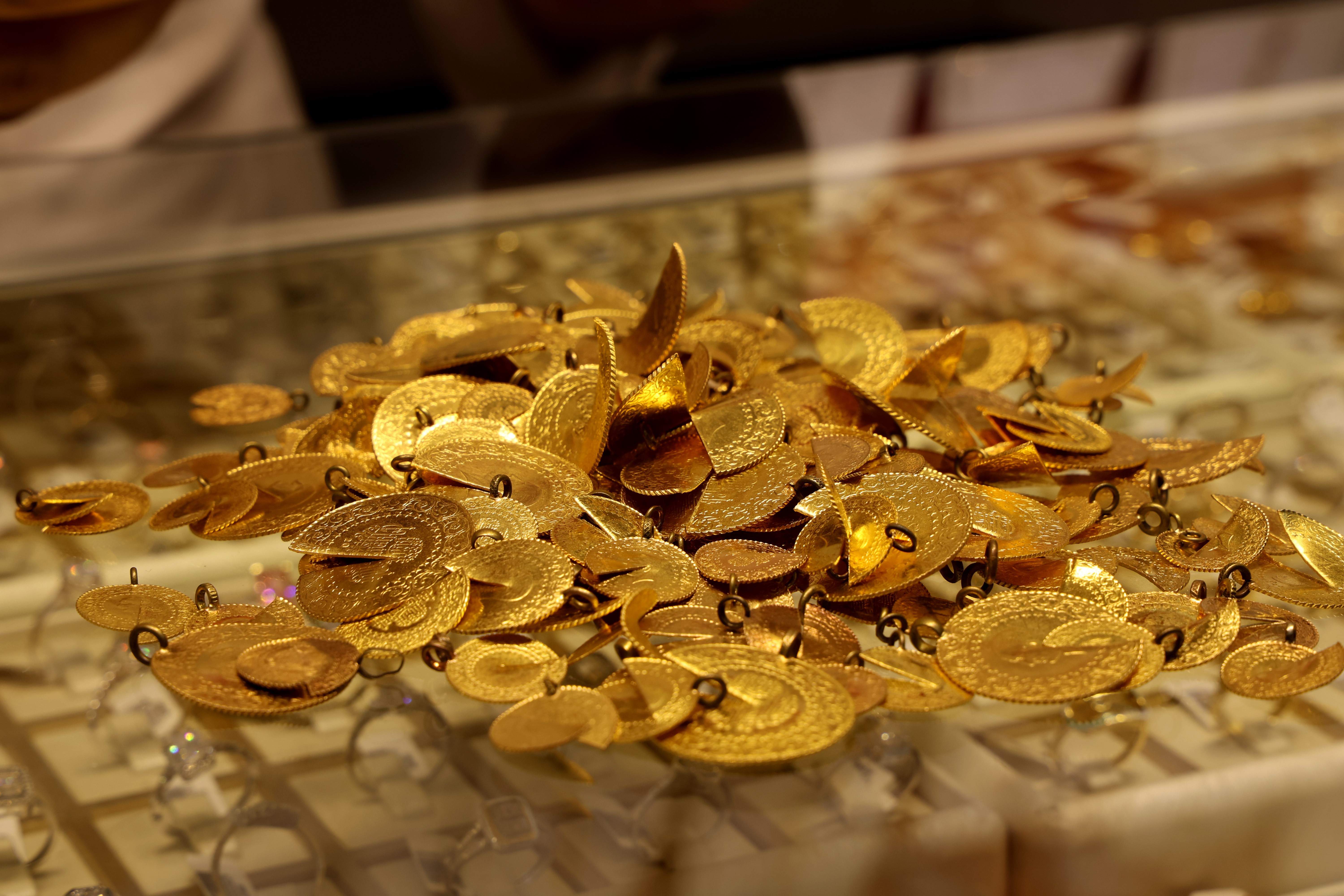 Sahte ve ayarı düşük altınlar arttı, darphane dışı ürün satışı yasaklandı