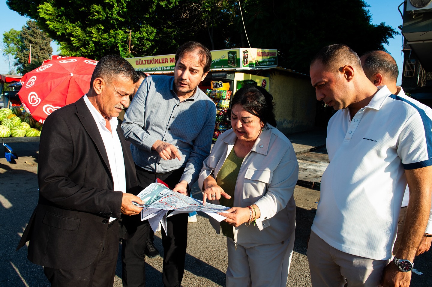 Başkan Vekili Akkan, pazar alanında incelemelerde bulundu