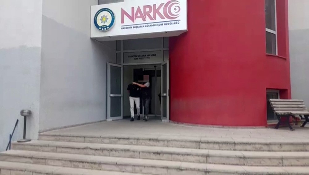 Adana'da torbacı ve kullanıcı 23 hükümlü yakalanıp cezaevine gönderildi
