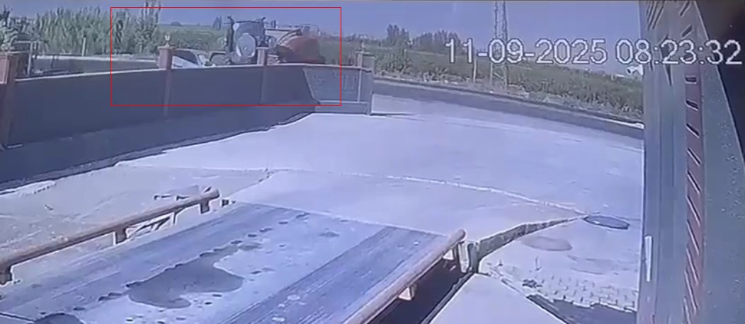 Kaza anı kamerada: Traktörle çarpışan otomobildeki 1 kişi hayatını kaybetti, 3 kişi yaralandı