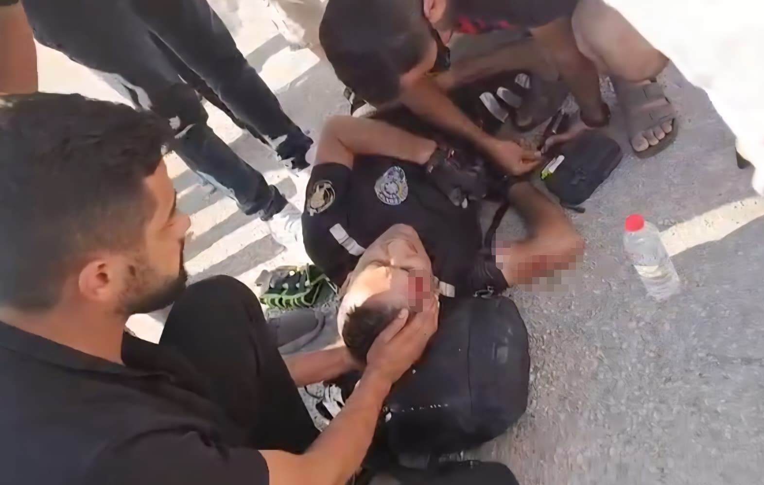 Motosikletli trafik polisi, kazada ağır yaralandı   