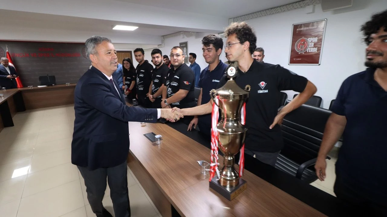 İHA yarışmasında Türkiye Şampiyonu olan gençler, tebrik edildi