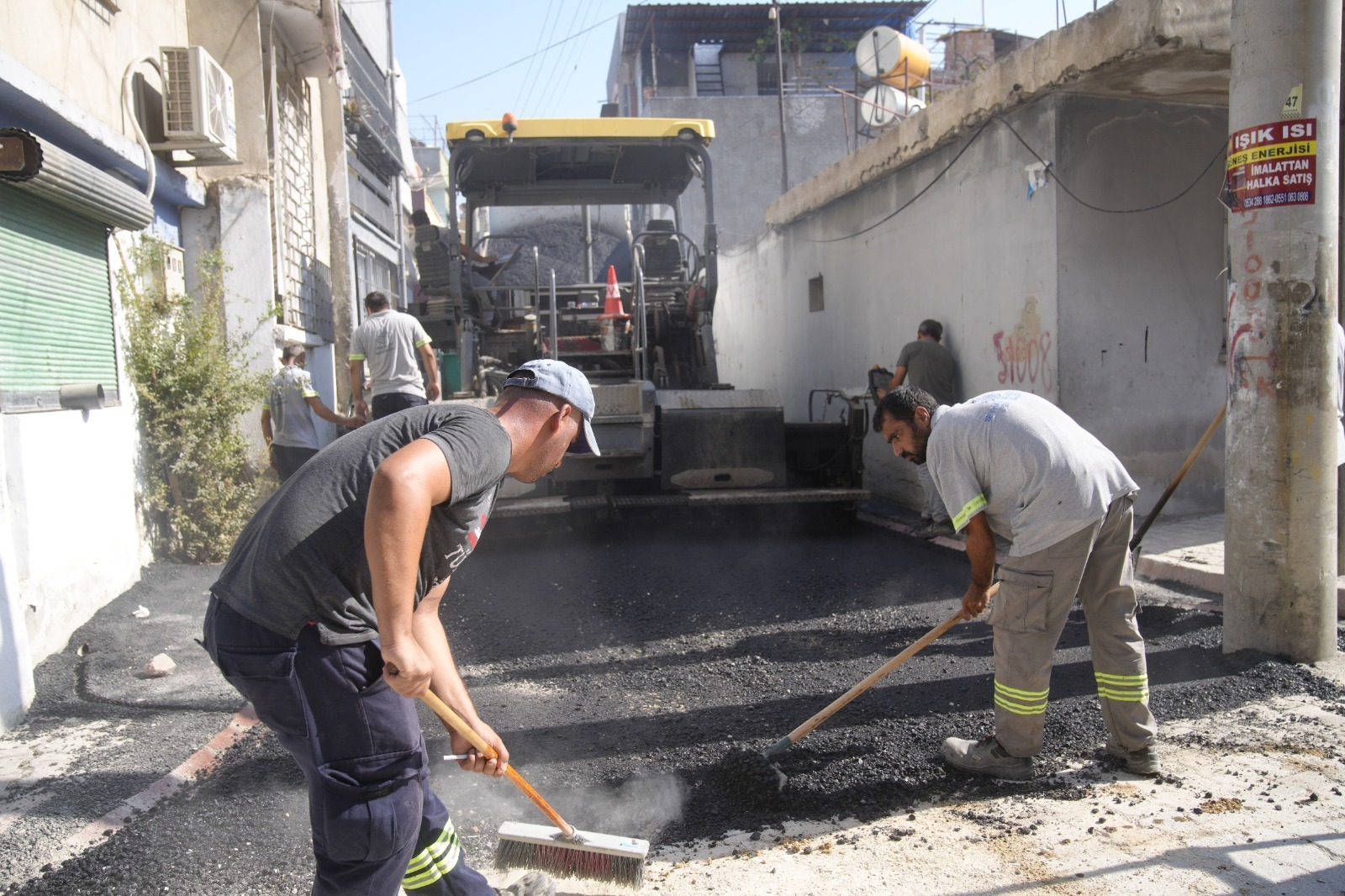 Seyhan Belediyesi asfaltta hız kesmiyor
