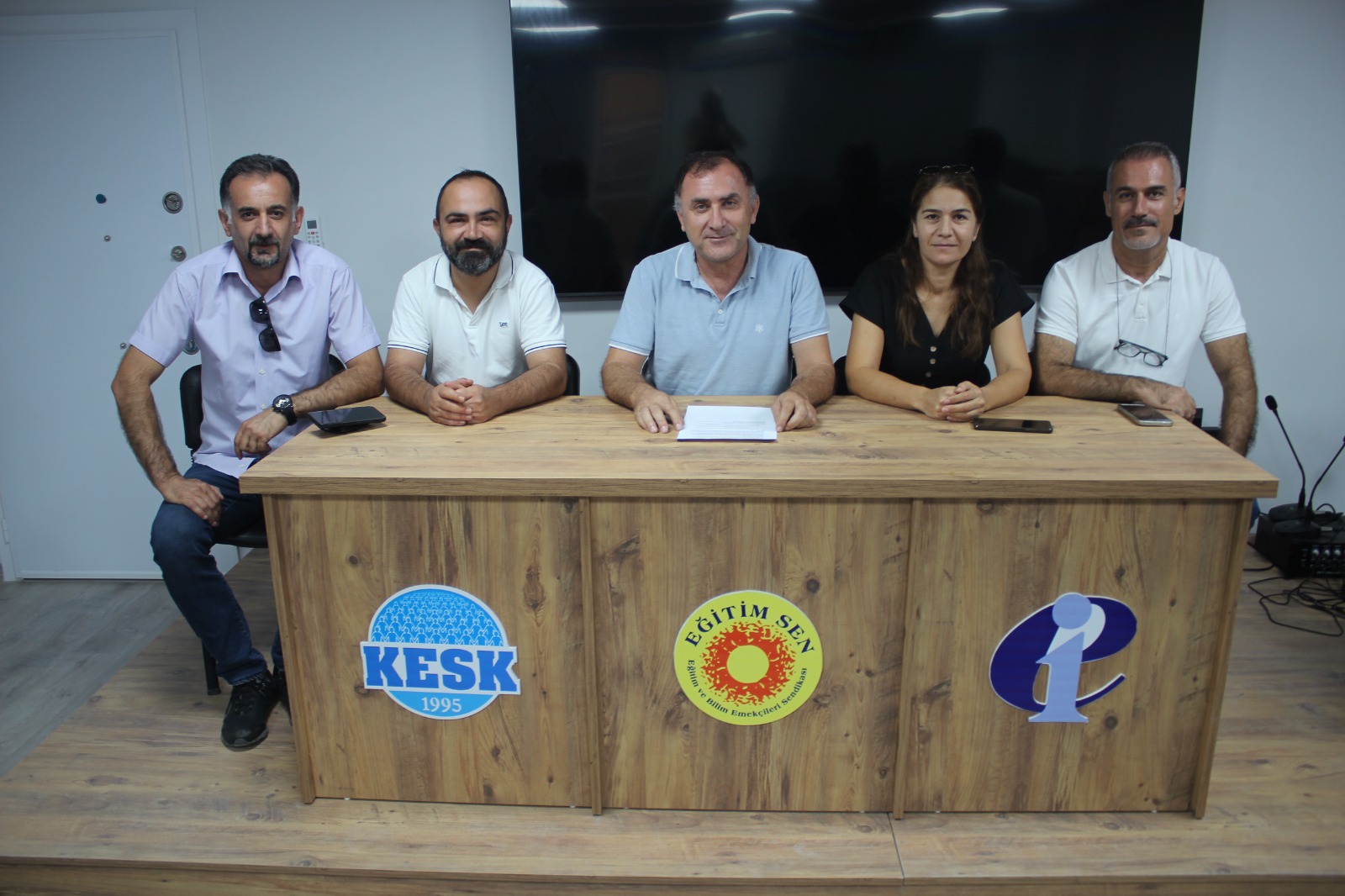 Adana’da bir ilkokulda kamu kaynaklarının kullanımı tartışılıyor!