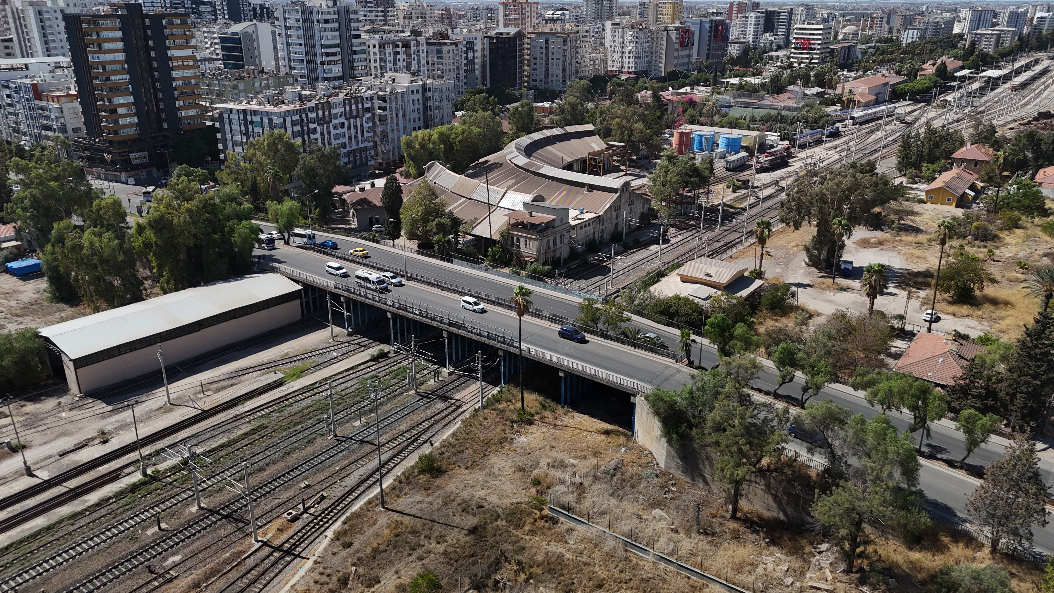 Adana'da '007 James Bond' filmine ev sahipliği yapan köprü, hızlı tren inşaatı için yıkılacak