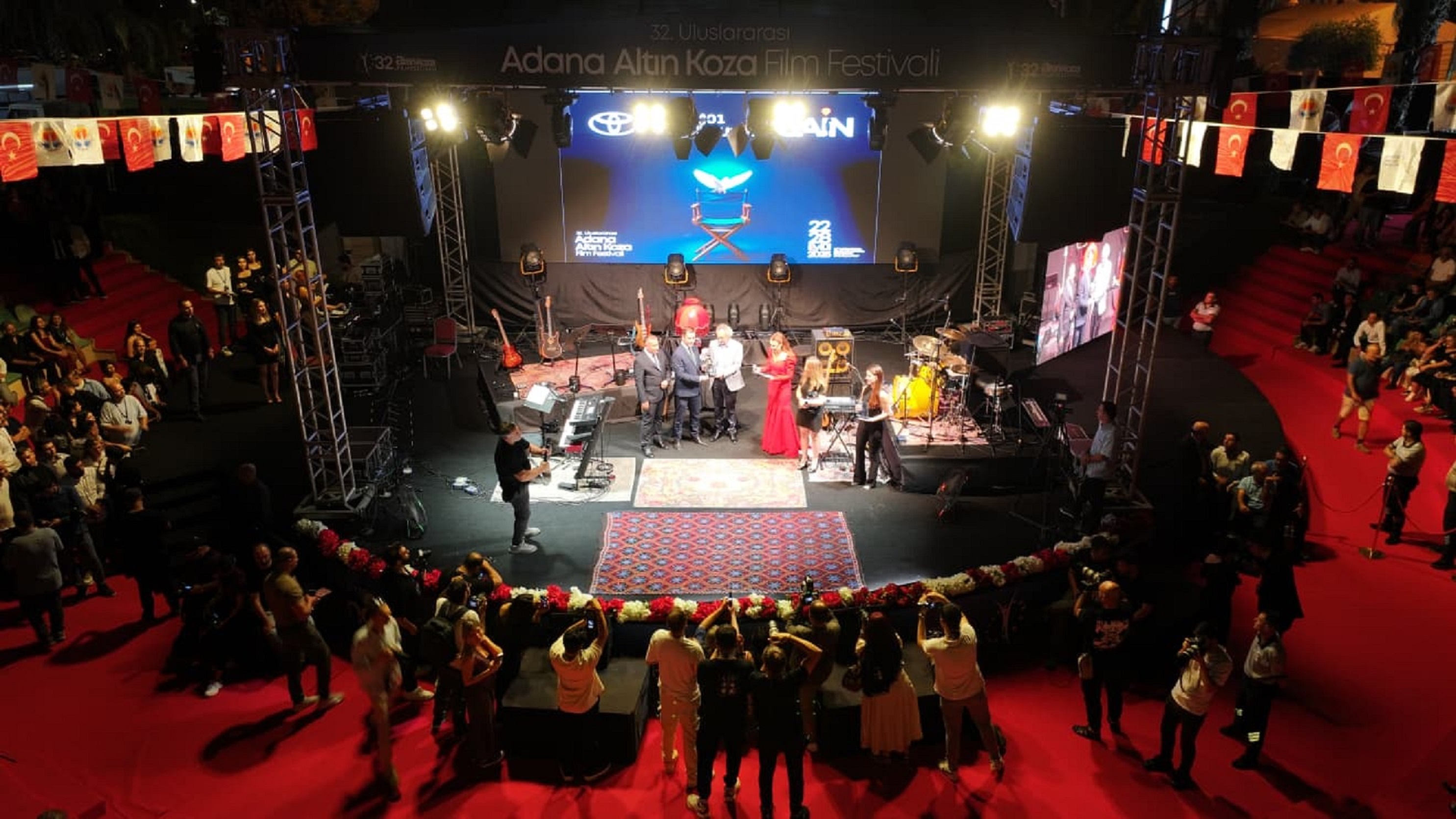 Altın Koza başladı, Orhan Kemal Emek Ödülleri sahiplerini buldu...