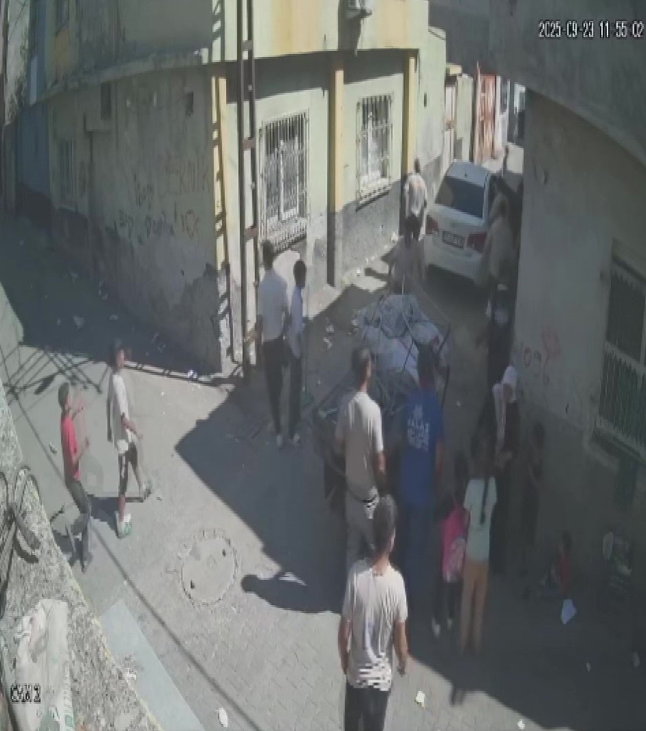 Adana'da otomobilin çarptığı 2 yaşındaki Cumali hayatını kaybetti